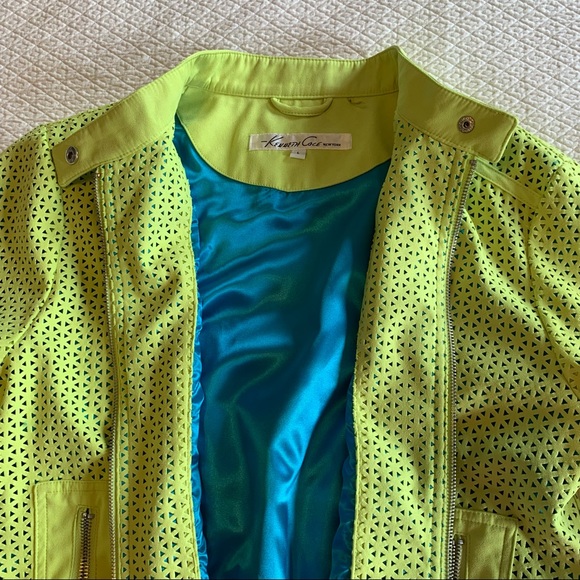 Kenneth Cole -Lime Green with Teal Satin Lining - Picture 4 of 7